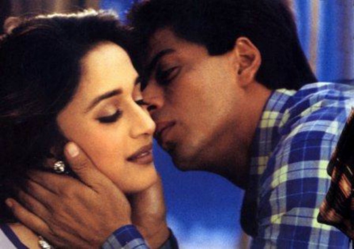 7 Times When Shah Rukh Khan Stole The Thunder Of Lead Actors With A 